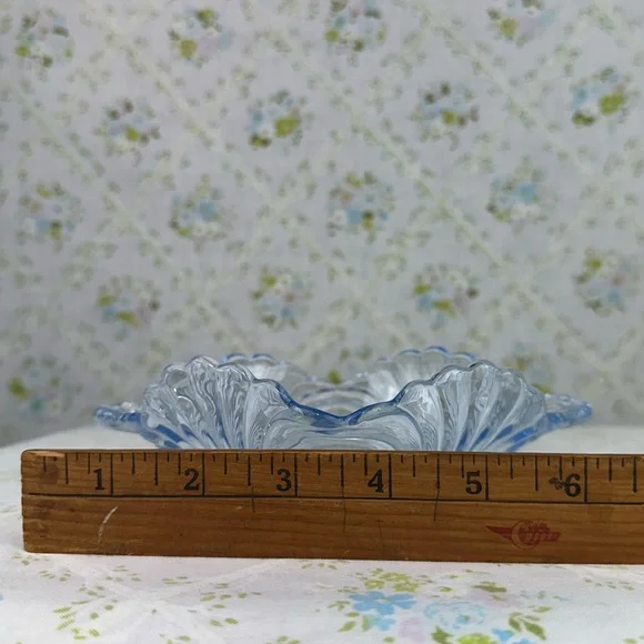 Adorable Vintage Periwinkle Blue Glass Trinket Dish - Picture 6 of 7